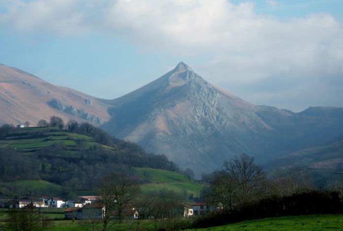Gite Botiga Saint-Jean-le-Vieux  المظهر الخارجي الصورة